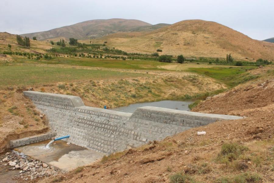 بنیاد علوی در طرح‌های آبخیزداری مناطق محروم جنوب کرمان مشارکت می‌کند