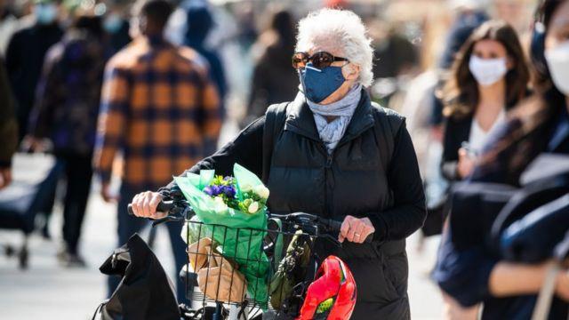 دولت آمریکا مقررات پوشیدن ماسک در فضای باز را تسهیل کرد