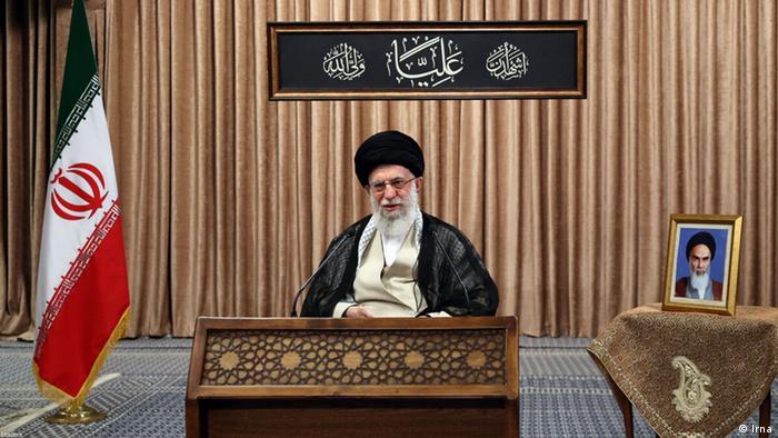 خامنه‌ای: سیاست خارجی در وزارت خارجه تعیین نمی‌شود