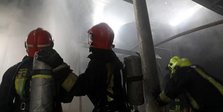 مهار آتش سوزی در شرکت تاژ با تللاش ۷۵ آتش‌نشان
