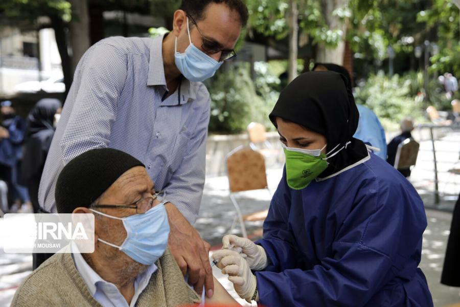 ۸۵ درصد افراد بالای ۸۰ سال شرق استان سمنان واکسن کرونا تزریق کردند