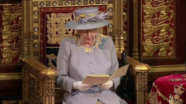 سخنرانی ملکه بریتانیا در جلسه افتتاح پارلمان؛ تمرکز بر بهبود شرایط پس از کرونا