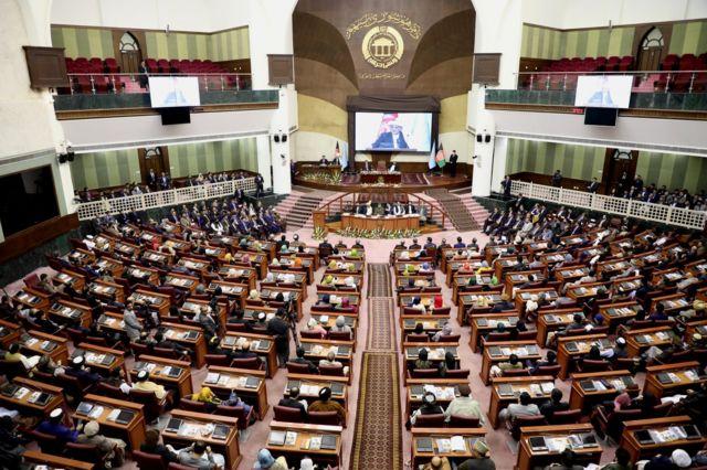 مجلس نمایندگان افغانستان: خروج نیروهای خارجی از کشور مسئولانه باشد؛ هشدار فرمانده ارشد آمریکایی