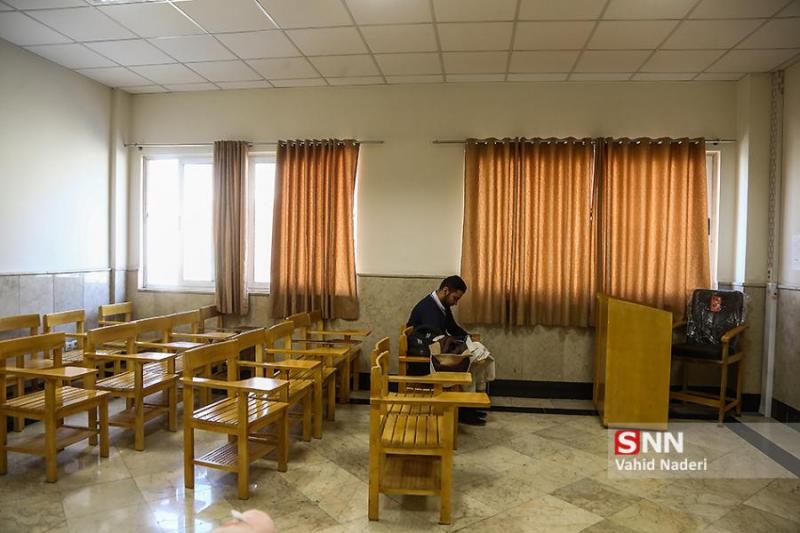 اعتراض دانشجویان به فروش صندلی در دانشگاه علوم پزشکی همدان