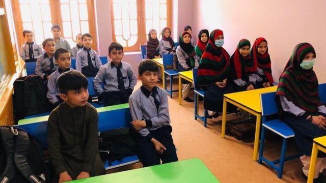 کرونا در افغانستان؛ 'زنگ خطر به صدا درآمد'، مکاتب و دانشگاه‌‎ها در ۱۶ ولایت تعطیل شدند