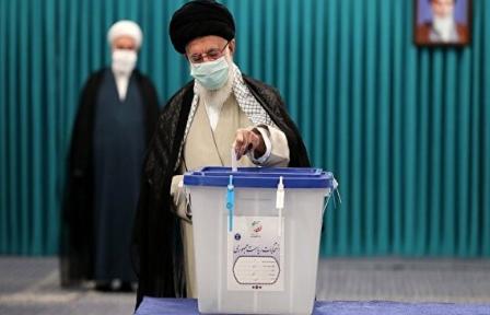 المیادین: رهبر ایران رای خود را به صندوق انداخت