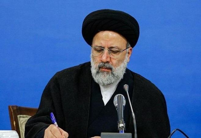 پیام تسلیت رئیسی درپی سانحه تلخ اتوبوس حامل سربازان معلم‌ و خبرنگاران