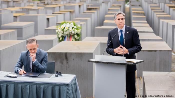 آلمان و آمریکا درکنار هم با انکار هولوکاست مقابله می‌کنند