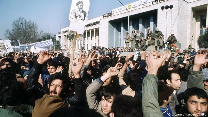 بازخوانی انقلاب، رمانی از مسعود کدخدایی