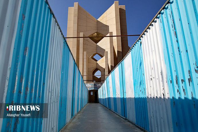 زخمی کهنه بر پیکر مقبره الشعرای تبریز