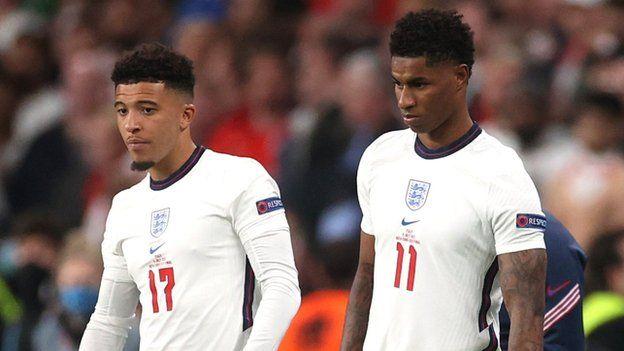  بوریس جانسون رفتار نژادپرستانه نسب به بازیکنان تیم ملی انگلیس را محکوم کرد