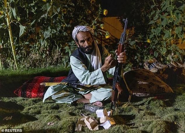 فرامین تازه طالبان درباره ازدواج دختران، اصلاح صورت مردان و سیگار کشیدن