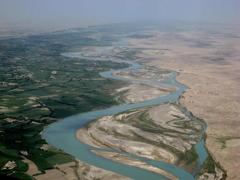 بررسی سهم مردم خوزستان و سیستان بلوچستان از «حق آب» و «حق سلامت»