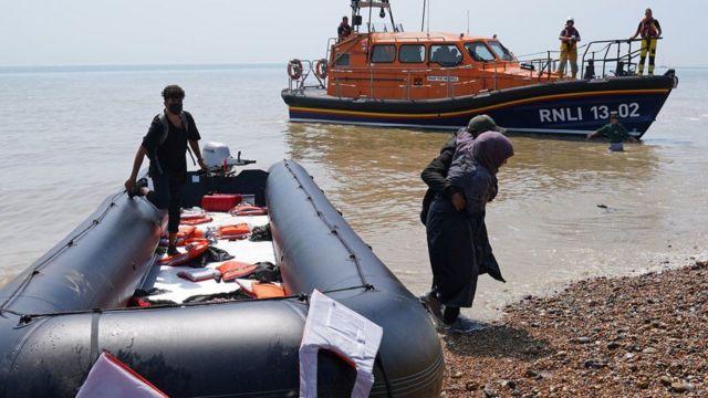 توافق بریتانیا و فرانسه برای مقابله عبور پناهجویان از کانال مانش