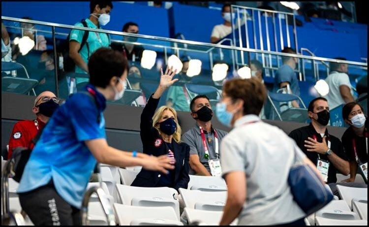 عکس| همسر رئیس جمهوری آمریکا در مرکز بازی‌های آبی المپیک توکیو