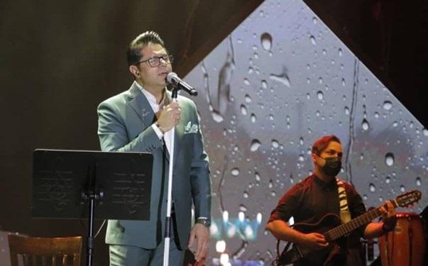 حجت اشرف زاده نغمه‌های تهران را می‌خواند