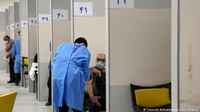 "بخش خصوصی" ایران از روسیه واکسن آسترازنکا وارد کرد