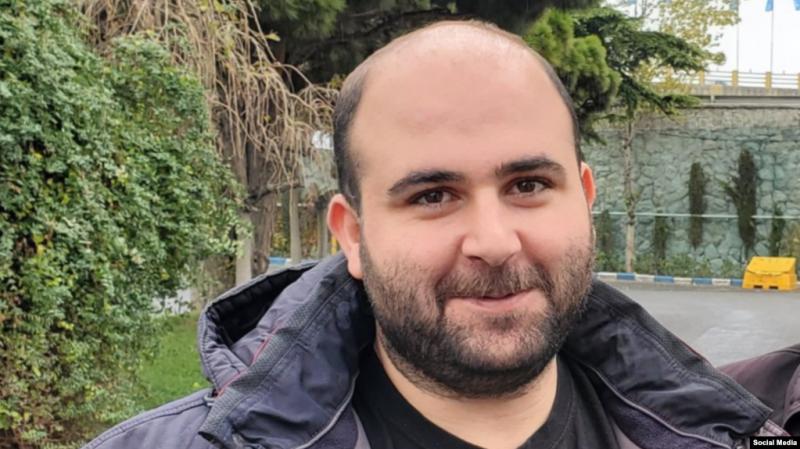 محمد مساعد، روزنامه نگاری که از حکم زندان در ایران گریخت، وارد آمریکا شد 