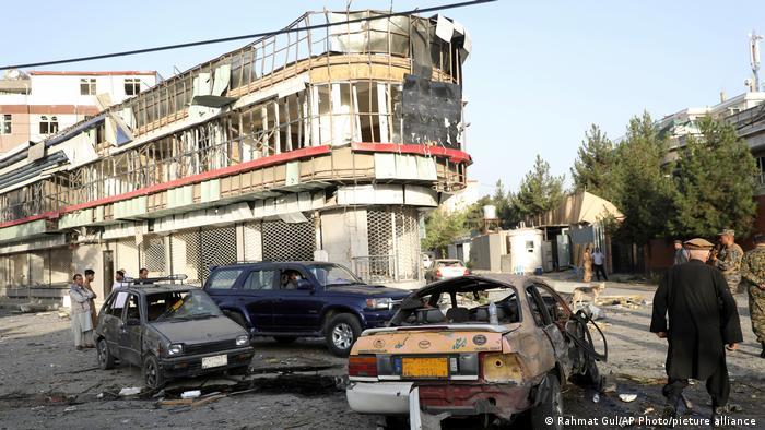 جنگ داخلی افغانستان؛ بمبگذاری در کابل، نبرد در لشکرگاه