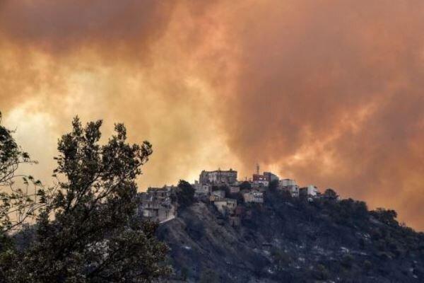 Zionist regime unable to overcome massive wildfire