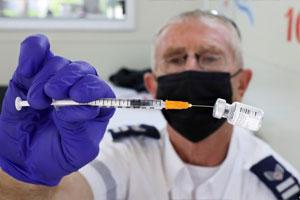 تحقیقات جدید: دوز سوم واکسن کرونا ۱۰ برابر بیشتر آنتی‌بادی تولید می‌کند - Gooya News