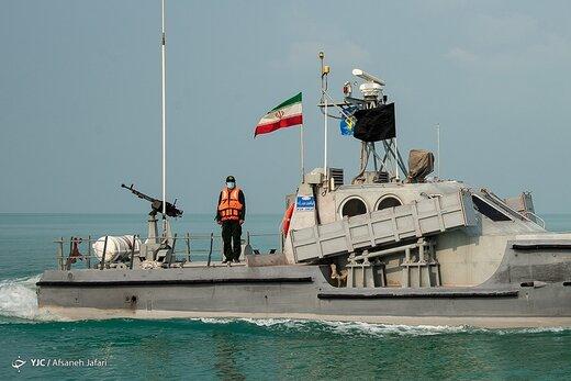 رژه اقتدار نیروی دریایی سپاه در خلیج‌فارس با حضور ۱۷۰ شناور رزمی