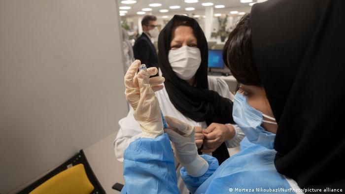 کرونا در ایران؛ شتاب واکسیناسیون با چاشنی نگرانی از موج ششم