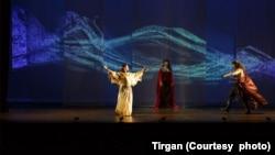 پخش اینترنتی نمایش «مهره سرخ»؛ تلفیقی از سنت‌های ایران باستان و هنر نوین