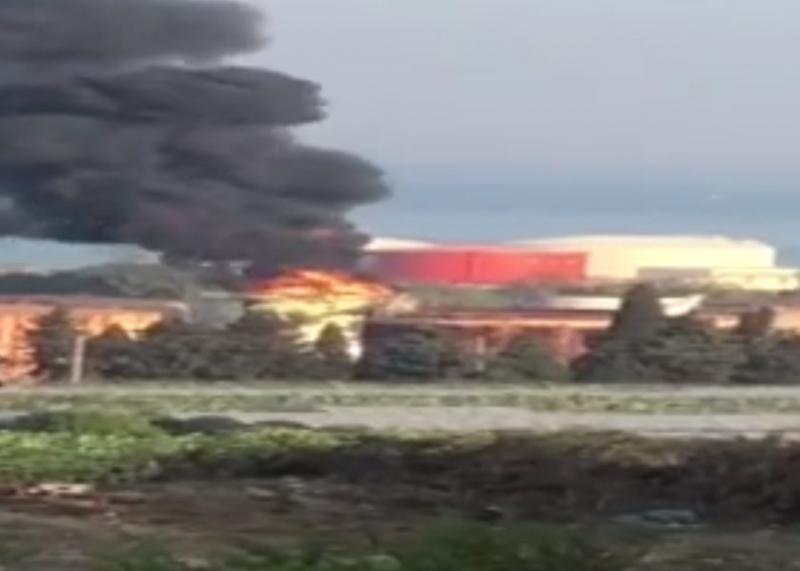 آتش‌سوزی مهیب در نزدیکی تأسیسات نفتی جنوب لبنان