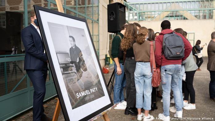 یادبود آموزگار ترور شده فرانسوی در مدارس سراسر فرانسه