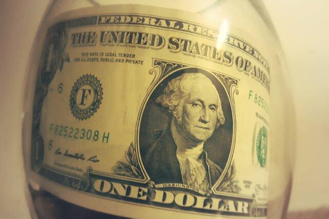 روز آرام دلار
