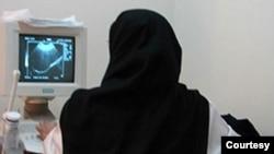 وزارت بهداشت ایران: حضور محرم و کادر پزشکی هم‌جنس در سونوگرافی زنان الزامی است