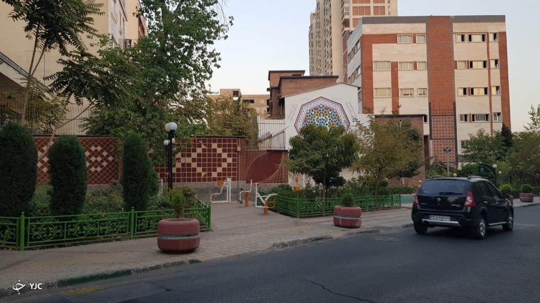 ساخت یواشکی بنای ۷ طبقه در حیاط خانه میراثی لرزاده/ شهرداری: خانه لرزاده حریم ندارد
