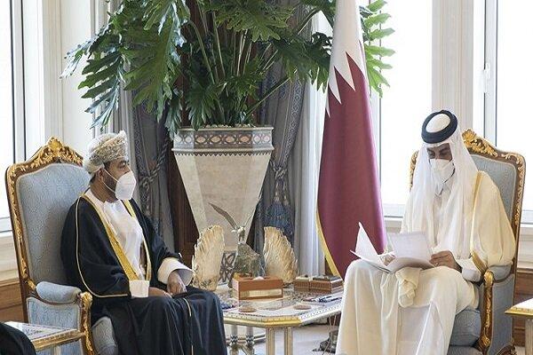 سلطان عمان فرستاده خود را با یک پیام مکتوب نزد شیخ تمیم فرستاد