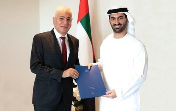 سفیر رژیم صهیونیستی استوارنامه خود را به وزارت خارجه امارات تحویل داد