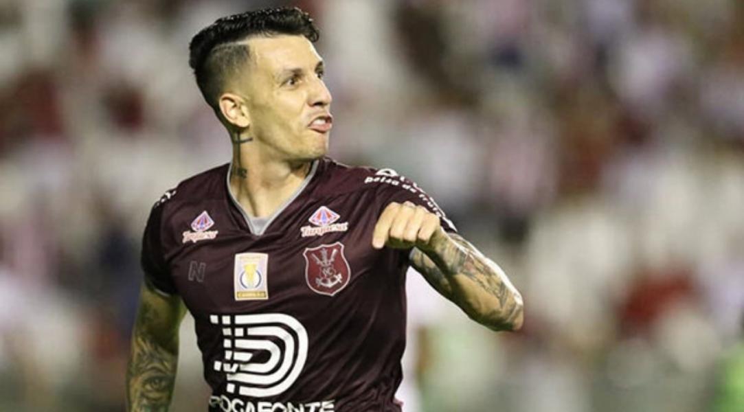 استقلال برای جذب کارلوس ویسنته دوباره تلاش می کند / ادعای رسانه برزیلی +عکس