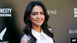 انتشار نسخه فارسی «پرواز آزادی» با صدای نازنین بنیادی به مناسب روز جهانی حقوق بشر 