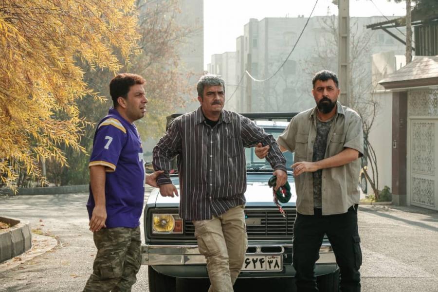 موتورسواری بازیگران سریال «خوشنام» در خیابان‌های تهران/مهرداد ضیایی جلوی دوربین رفت