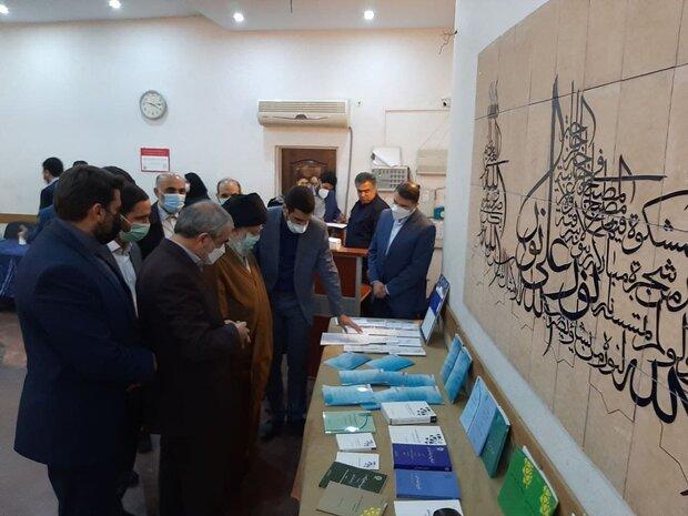 آیت‌الله محمد خامنه‌ای از نمایشگاه اسناد قانون اساسی بازدید کرد