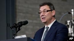 جایزه یک میلیون دلاری «جنسیس» به مدیرعامل فایزر اهدا شد