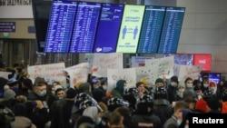 یک شهروند از وزیر خارجه و سفیر ایران برای بی‌توجهی در قبال «هتک حرمت» ایرانیان در فرودگاه مسکو شکایت کرد