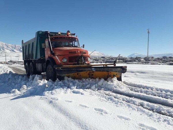 استمرار عملیات برف روبی و شن پاشی در معابر شهری پاوه