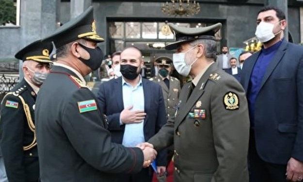 تاکید بر تعمیق همکاری‌های دفاعی ـ امنیتی میان ایران و آذربایجان در دیدار وزرای دفاع دو کشور