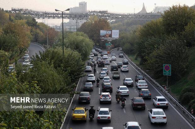 وضعیت ترافیکی معابر بزرگراهی تهران/ شهر خلوت است