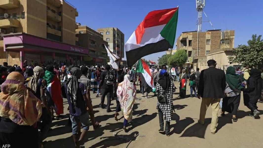 تظاهرات سودانی‌ها در مخالفت با تداوم حکومت نظامیان