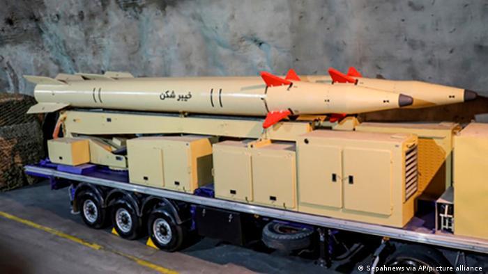سپاه پاسداران از موشک بالستیک ایران با سوخت جامد رونمایی کرد