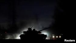 بحران اوکراین | انتشار گزارش‌هایی از حضور و حرکت «تانک‌ها و تجهیزات نظامی» در دونتسک