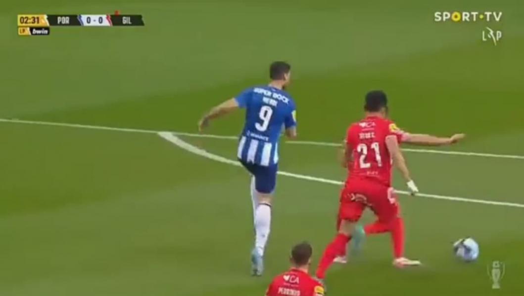 تور دروازه با او مشکل داشت!/ بدشانس‌ترین طارمیِ دنیای فوتبال(عکس)