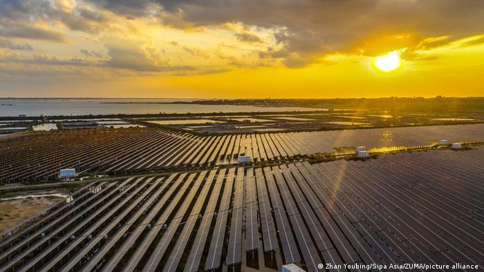 احداث پارک‌‌های عظیم انرژی خورشیدی و بادی چین در مناطق صحرایی