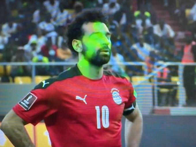 لیزر، برگ برنده سنگال در خانه؛ / عجیب‌ترین حربه‌ی تاریخ برای صعود به جام جهانی!